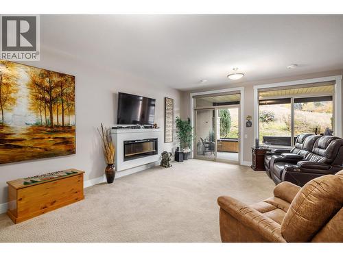 1836 Tower Ranch Boulevard Unit# 40, Kelowna, BC - Indoor Photo Showing Living Room With Fireplace