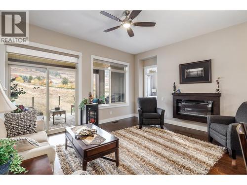 1836 Tower Ranch Boulevard Unit# 40, Kelowna, BC - Indoor Photo Showing Living Room With Fireplace