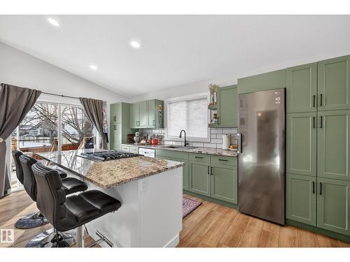 7 Lindsay Av, Spruce Grove, AB - Indoor Photo Showing Kitchen With Upgraded Kitchen