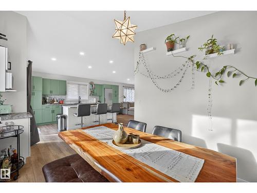 7 Lindsay Av, Spruce Grove, AB - Indoor Photo Showing Dining Room