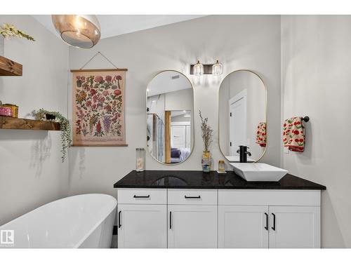 7 Lindsay Av, Spruce Grove, AB - Indoor Photo Showing Bathroom