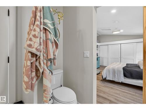 7 Lindsay Av, Spruce Grove, AB - Indoor Photo Showing Bathroom