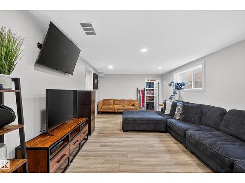 7 Lindsay Av, Spruce Grove, AB - Indoor