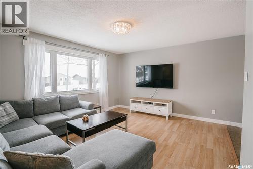 346 Brock Crescent, Saskatoon, SK - Indoor Photo Showing Living Room
