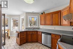 Super views out of kitchen to rear yard - 