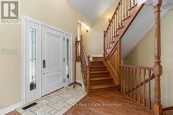 Solid wood staircase. - 