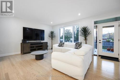 1709 Fisher Ave Avenue, Ottawa, ON - Indoor Photo Showing Living Room