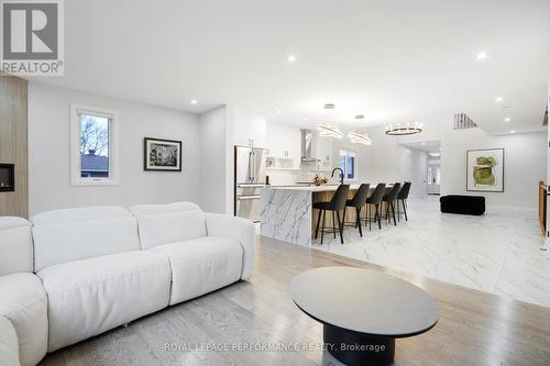 1709 Fisher Ave Avenue, Ottawa, ON - Indoor Photo Showing Living Room