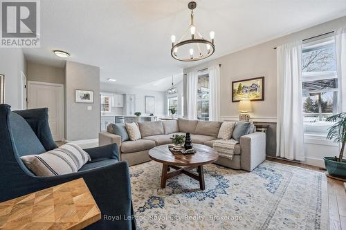 73 Amsterdam Crescent, Guelph (Pineridge/Westminster Woods), ON - Indoor Photo Showing Living Room