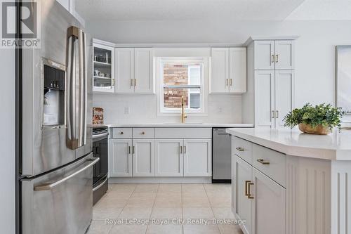 73 Amsterdam Crescent, Guelph (Pineridge/Westminster Woods), ON - Indoor Photo Showing Kitchen