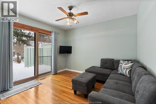 1077 Laporte, Windsor, ON - Indoor Photo Showing Living Room