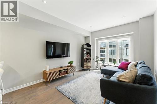 377 Glancaster Road Unit# 37, Ancaster, ON - Indoor Photo Showing Living Room