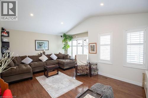 15 Meadowbank Drive, Hamilton, ON - Indoor Photo Showing Living Room
