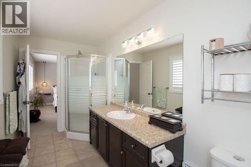 15 Meadowbank Drive, Hamilton, ON - Indoor Photo Showing Bathroom