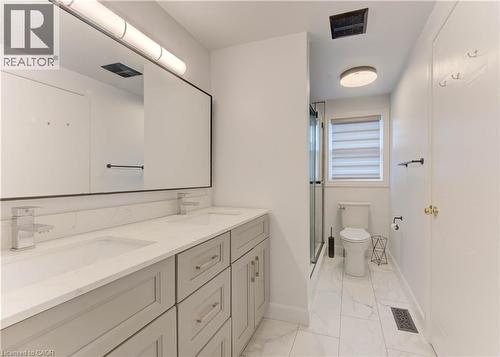 916 Veronica Court, Kitchener, ON - Indoor Photo Showing Bathroom