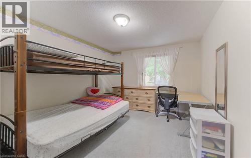 916 Veronica Court, Kitchener, ON - Indoor Photo Showing Bedroom