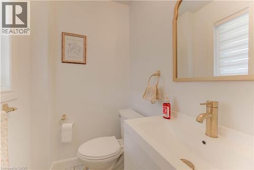 916 Veronica Court, Kitchener, ON - Indoor Photo Showing Bathroom