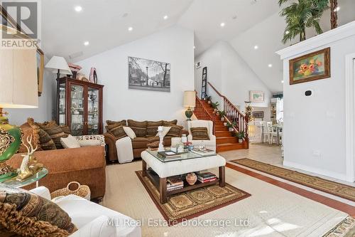 84 Porter Court, Guelph (Pineridge/Westminster Woods), ON - Indoor Photo Showing Living Room