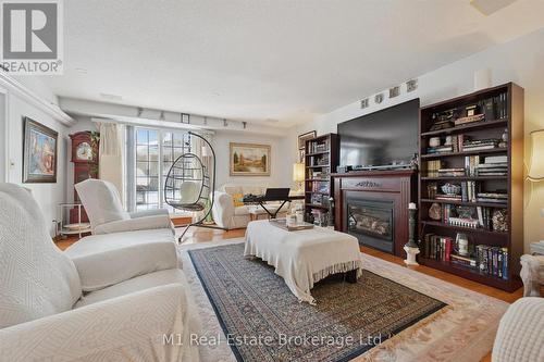 Family room with fireplace - 84 Porter Court, Guelph (Pineridge/Westminster Woods), ON - Indoor Photo Showing Other Room With Fireplace