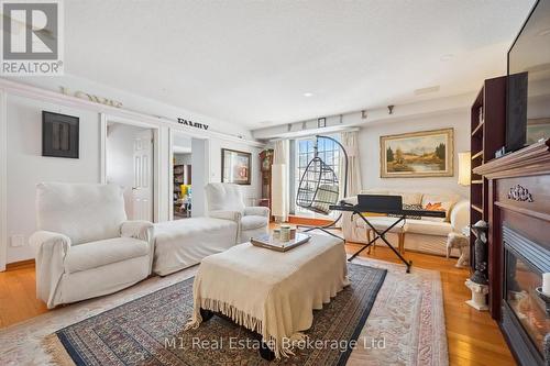 84 Porter Court, Guelph (Pineridge/Westminster Woods), ON - Indoor Photo Showing Living Room With Fireplace