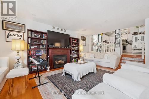 84 Porter Court, Guelph (Pineridge/Westminster Woods), ON - Indoor Photo Showing Living Room With Fireplace