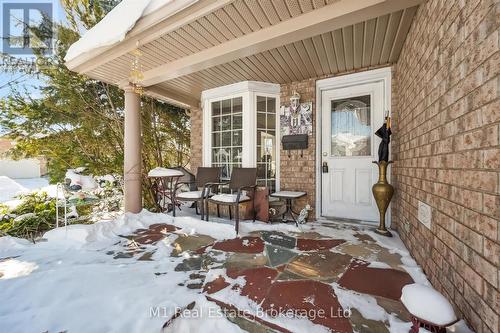 Large front porch - 84 Porter Court, Guelph (Pineridge/Westminster Woods), ON - Outdoor