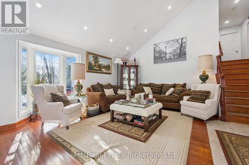 84 Porter Court, Guelph (Pineridge/Westminster Woods), ON - Indoor Photo Showing Living Room