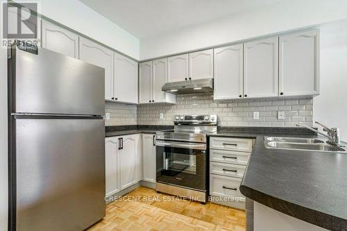 5971 Stonebriar Crescent, Mississauga, ON - Indoor Photo Showing Kitchen With Stainless Steel Kitchen With Double Sink
