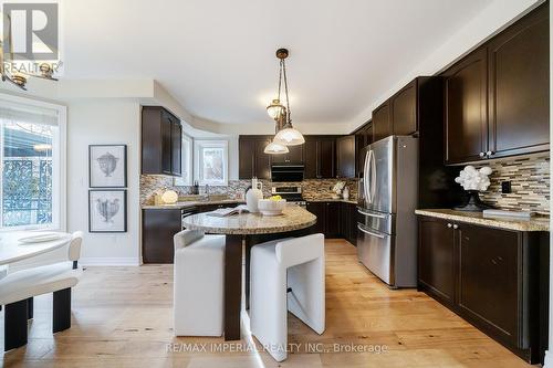 2252 Pine Glen Road, Oakville, ON - Indoor Photo Showing Kitchen With Upgraded Kitchen
