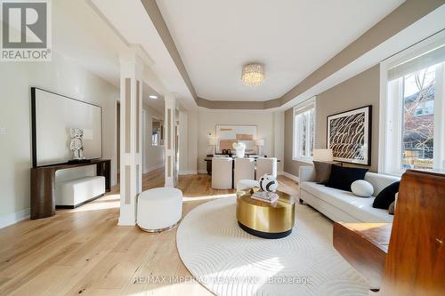 2252 Pine Glen Road, Oakville, ON - Indoor Photo Showing Living Room