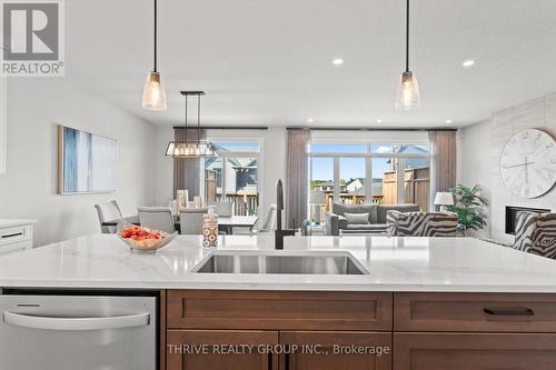 148 - 2261 Linkway Boulevard, London South (South A), ON - Indoor Photo Showing Kitchen