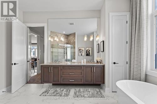 148 - 2261 Linkway Boulevard, London South (South A), ON - Indoor Photo Showing Bathroom