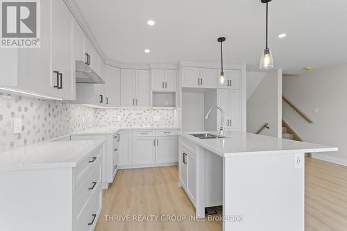 40 - 2261 Linkway Boulevard, London South (South A), ON - Indoor Photo Showing Kitchen With Double Sink With Upgraded Kitchen