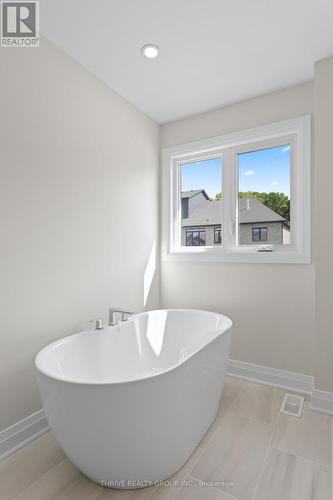 40 - 2261 Linkway Boulevard, London South (South A), ON - Indoor Photo Showing Bathroom