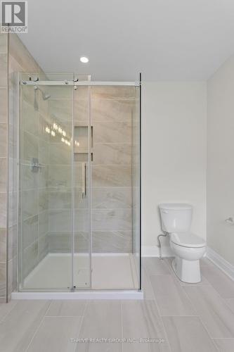 40 - 2261 Linkway Boulevard, London South (South A), ON - Indoor Photo Showing Bathroom