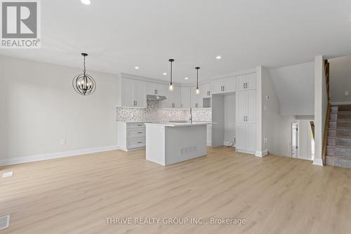 40 - 2261 Linkway Boulevard, London South (South A), ON - Indoor Photo Showing Kitchen With Upgraded Kitchen