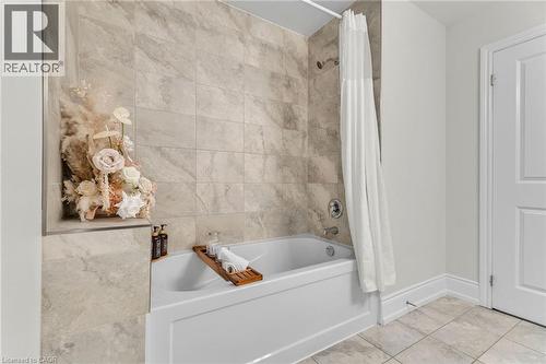 958 Beach Boulevard, Hamilton, ON - Indoor Photo Showing Bathroom