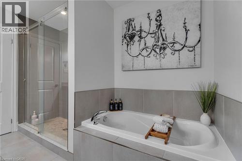 958 Beach Boulevard, Hamilton, ON - Indoor Photo Showing Bathroom