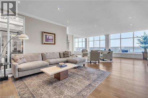 1237 North Shore Boulevard E Unit# 1201, Burlington, ON - Indoor Photo Showing Living Room