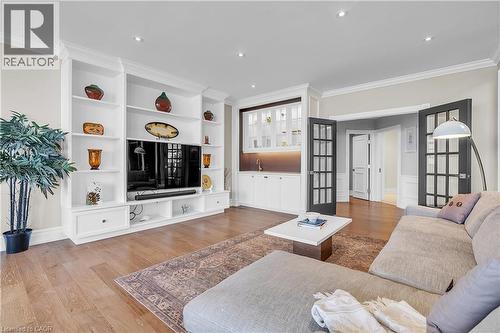 1237 North Shore Boulevard E Unit# 1201, Burlington, ON - Indoor Photo Showing Living Room