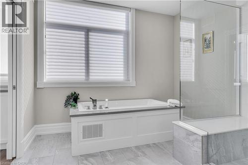 1237 North Shore Boulevard E Unit# 1201, Burlington, ON - Indoor Photo Showing Bathroom