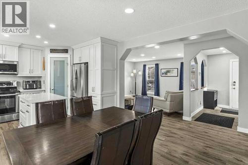 39 Prestwick Heath Se, Calgary, AB - Indoor Photo Showing Kitchen