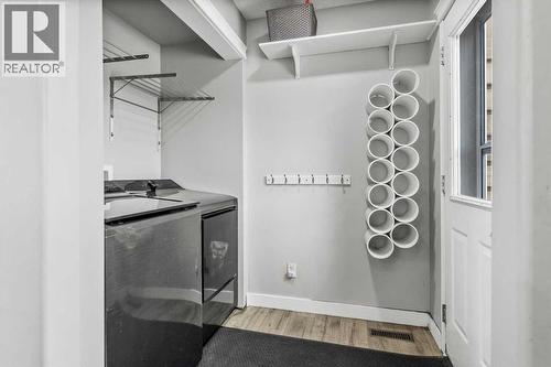 39 Prestwick Heath Se, Calgary, AB - Indoor Photo Showing Laundry Room