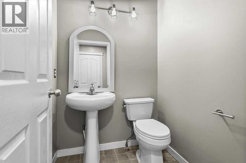 39 Prestwick Heath Se, Calgary, AB - Indoor Photo Showing Bathroom
