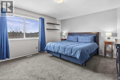 39 Prestwick Heath Se, Calgary, AB - Indoor Photo Showing Bedroom