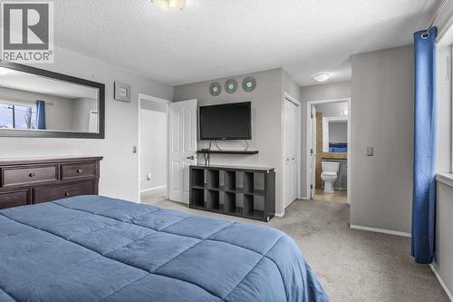 39 Prestwick Heath Se, Calgary, AB - Indoor Photo Showing Bedroom