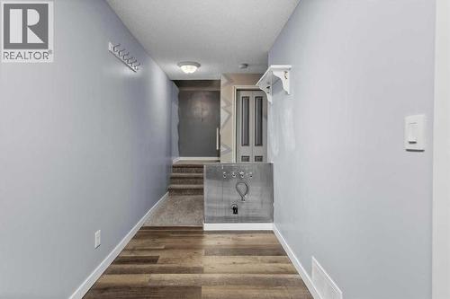 39 Prestwick Heath Se, Calgary, AB - Indoor Photo Showing Other Room