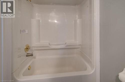 Full bathroom featuring shower / tub combination - 54 Nicklaus Drive, Hamilton, ON - Indoor Photo Showing Bathroom