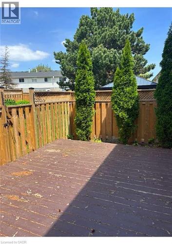 Expansive wood deck framed by a wooden privacy fence - 54 Nicklaus Drive, Hamilton, ON - Outdoor