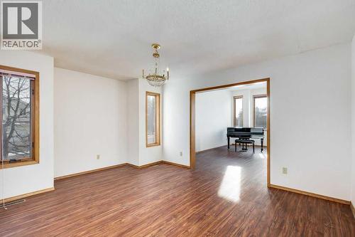 Dining Room - 106 Sienna Hills Drive Sw, Calgary, AB - Indoor Photo Showing Other Room